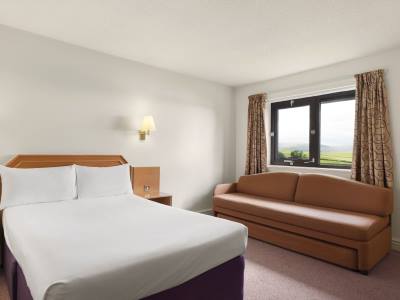 bedroom 3 - hotel days inn kendal killington lake - kendal, united kingdom