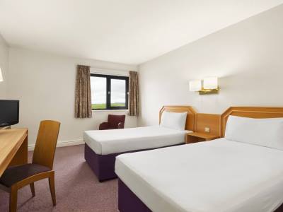 bedroom 2 - hotel days inn kendal killington lake - kendal, united kingdom