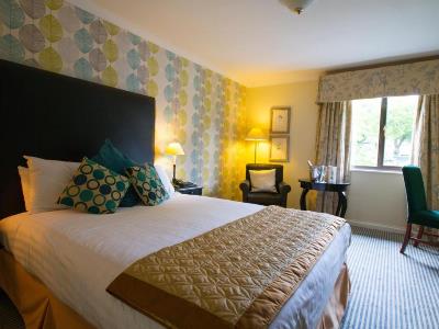 bedroom - hotel kingston lodge hotel - kingston thames, united kingdom