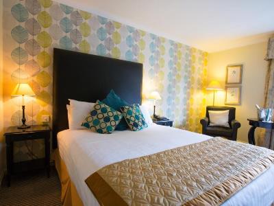 bedroom 1 - hotel kingston lodge hotel - kingston thames, united kingdom