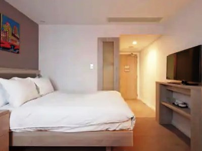 bedroom 1 - hotel hampton by hilton leeds city centre - leeds, united kingdom