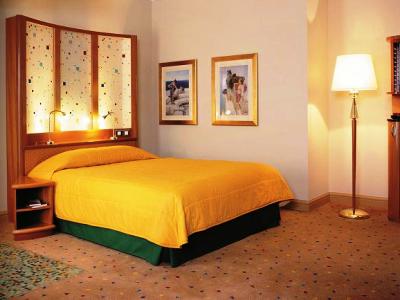standard bedroom - hotel radisson blu leeds city centre - leeds, united kingdom