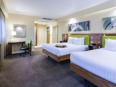 bedroom 2 - hotel hampton by hilton john lennon airport - liverpool, united kingdom