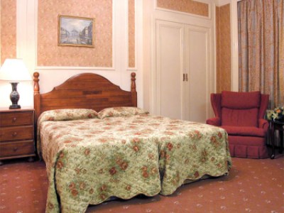 standard bedroom - hotel britannia adelphi - liverpool, united kingdom