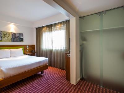 bedroom - hotel hampton by hilton city centre - liverpool, united kingdom