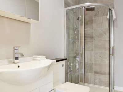 bathroom - hotel dream apartments - liverpool, united kingdom