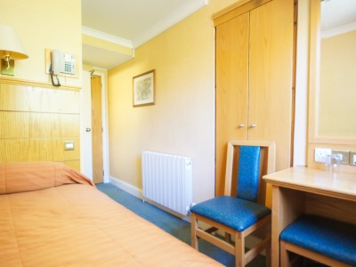 bedroom 2 - hotel nayland - london, united kingdom