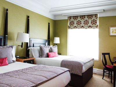 bedroom - hotel st ermins - london, united kingdom