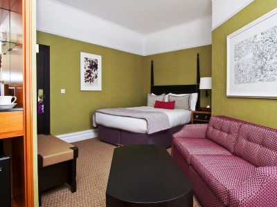 bedroom 2 - hotel st ermins - london, united kingdom