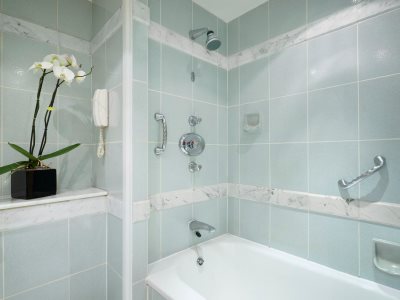 bathroom - hotel millennium gloucester - london, united kingdom