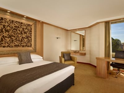 bedroom 2 - hotel millennium gloucester - london, united kingdom