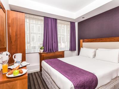 bedroom - hotel ambassadors - london, united kingdom
