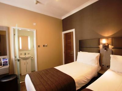bedroom 2 - hotel the brunel - london, united kingdom