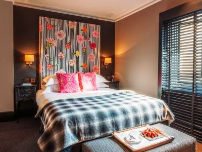 bedroom - hotel 11 cadogan gardens - london, united kingdom