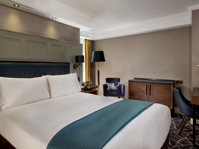 bedroom 1 - hotel 100 queen's gate curio collection hilton - london, united kingdom