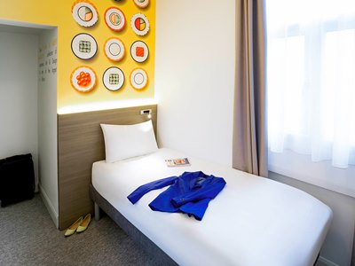 bedroom - hotel heeton concept hotel - kensington london - london, united kingdom
