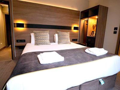 bedroom 2 - hotel merit kensington - london, united kingdom