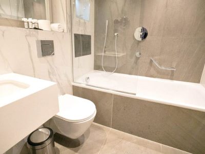 bathroom - hotel merit kensington - london, united kingdom