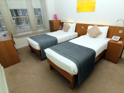 bedroom - hotel ambassadors bloomsbury - london, united kingdom