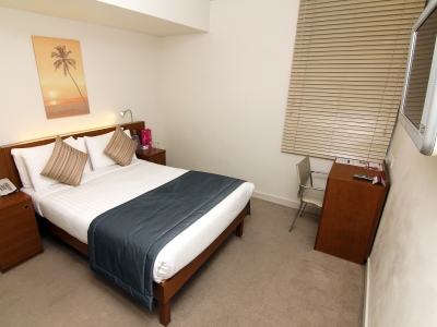 bedroom 1 - hotel ambassadors bloomsbury - london, united kingdom