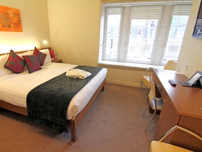 bedroom 2 - hotel ambassadors bloomsbury - london, united kingdom