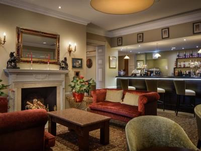 bar - hotel hilton london euston - london, united kingdom