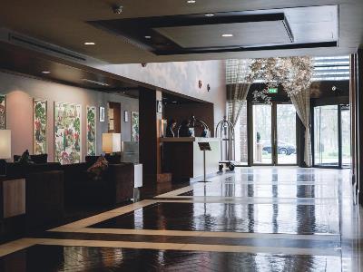 lobby - hotel hilton london syon park - london, united kingdom