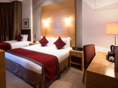 bedroom - hotel park city grand plaza kensington - london, united kingdom