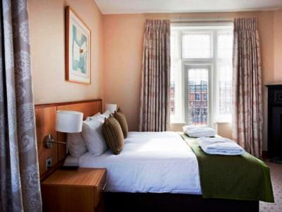 bedroom 2 - hotel the crown hotel - london, united kingdom