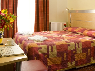 bedroom 1 - hotel st georges inn victoria - london, united kingdom