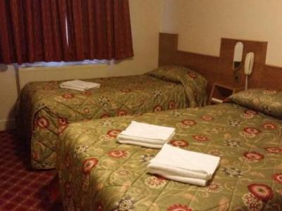 bedroom - hotel leigham court - london, united kingdom