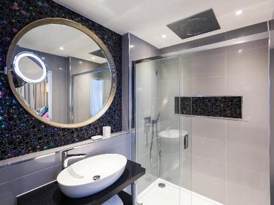 bathroom - hotel mercure london hyde park - london, united kingdom