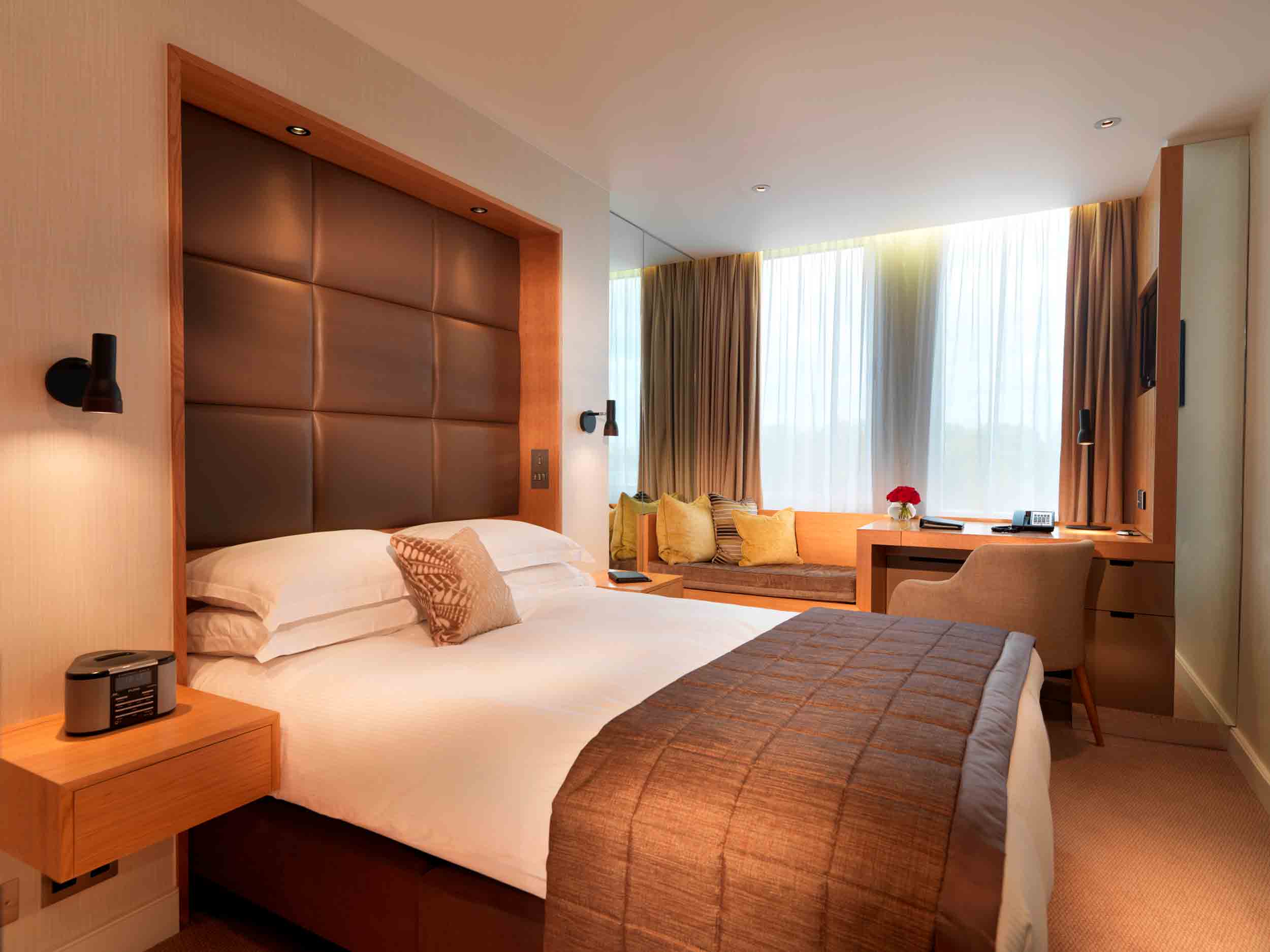 bedroom 3 - hotel royal garden - london, united kingdom