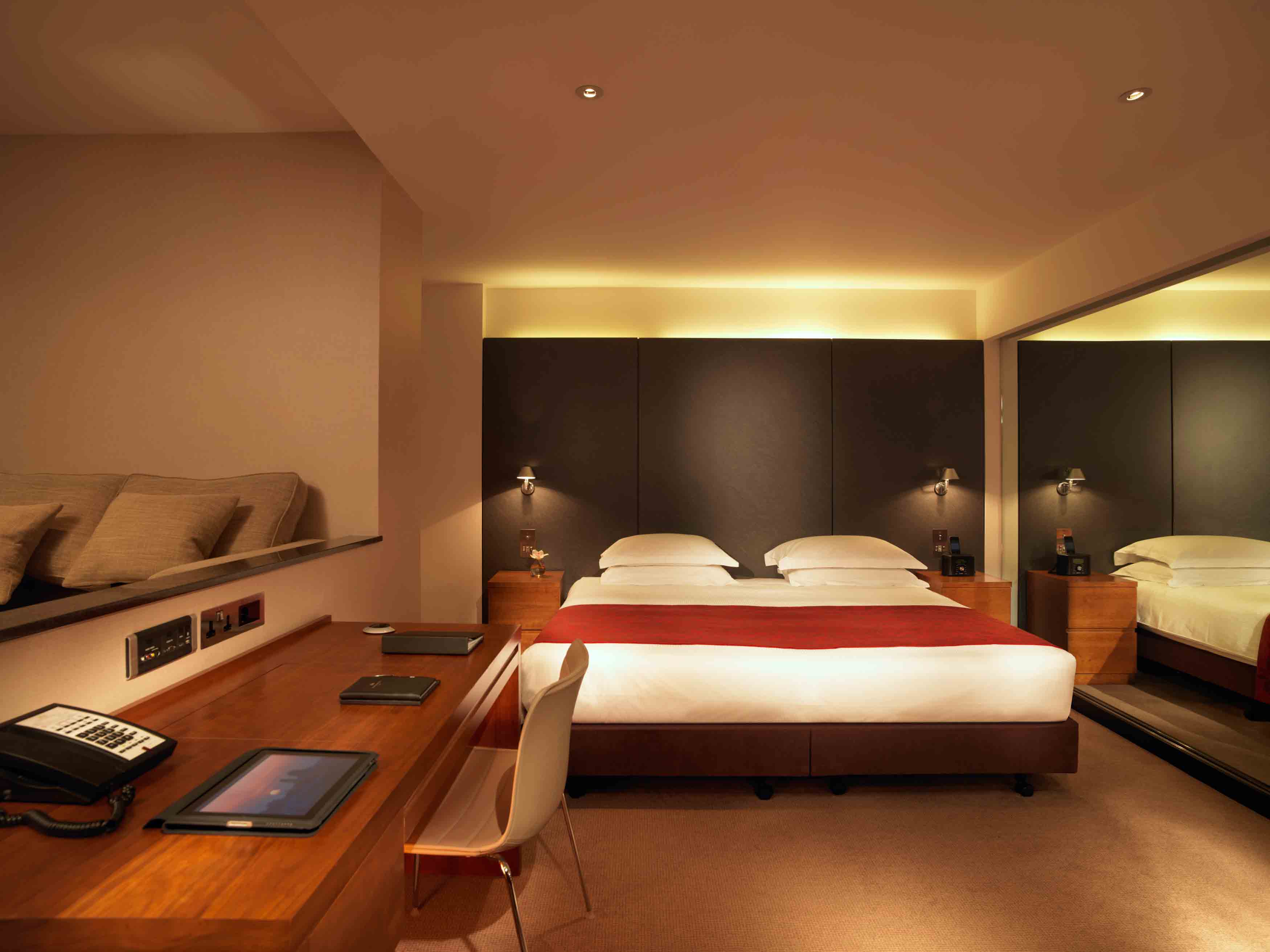 bedroom 4 - hotel royal garden - london, united kingdom