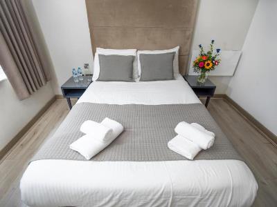 bedroom - hotel arch hotel - london, united kingdom