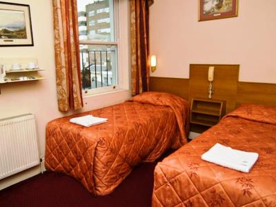 bedroom 2 - hotel alexandra - london, united kingdom