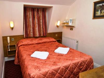 bedroom 3 - hotel alexandra - london, united kingdom