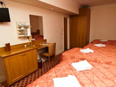 bedroom 4 - hotel alexandra - london, united kingdom