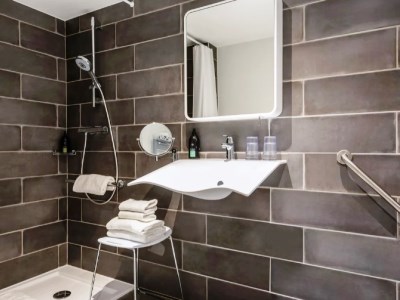 bathroom - hotel aparthotel adagio london stratford - london, united kingdom