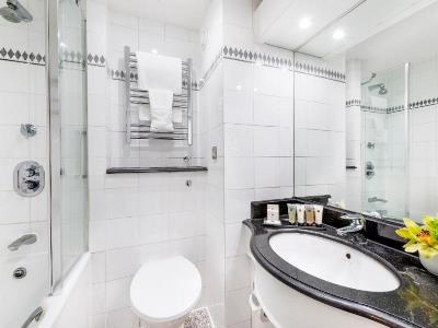 bathroom - hotel millennium hotel london knightsbridge - london, united kingdom