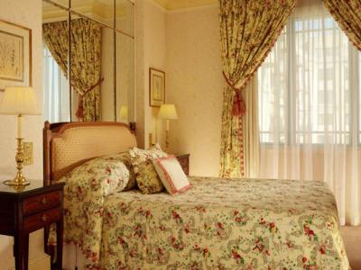 bedroom - hotel the dorchester - london, united kingdom