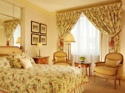 deluxe room - hotel the dorchester - london, united kingdom