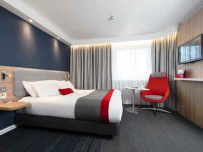 bedroom 5 - hotel holiday inn express luton airport - luton, united kingdom