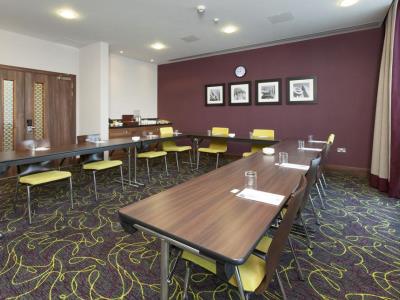 conference room - hotel hampton by hilton london luton airport - luton, united kingdom
