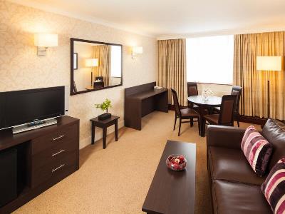 suite 1 - hotel mercure maidstone great danes - maidstone, united kingdom