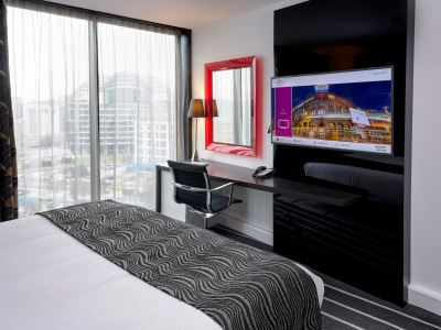 bedroom 4 - hotel crowne plaza manchester city centre - manchester, united kingdom