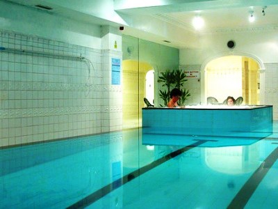 indoor pool - hotel britannia sachas - manchester, united kingdom