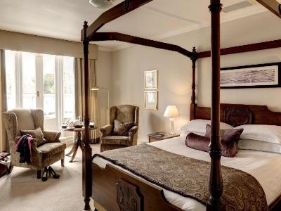 deluxe room - hotel macdonald compleat angler - marlow, united kingdom