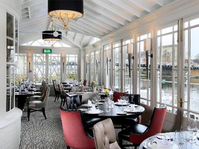 restaurant - hotel macdonald compleat angler - marlow, united kingdom