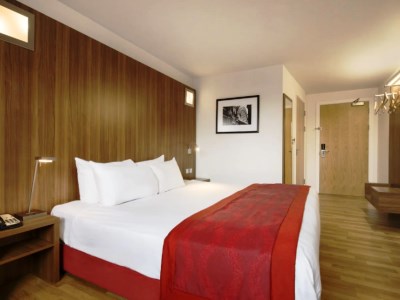 bedroom 1 - hotel ramada encore newcastle-gateshead - newcastle u tyne, united kingdom